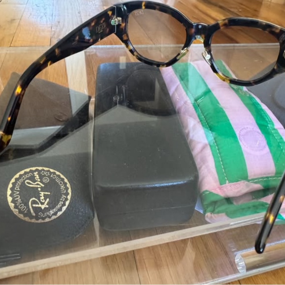 Dezi Charge It Tortoise Shell Sunglasses - Picture 4 of 5